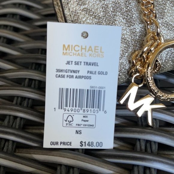 Michael Kors Jet Set Travel AirPod Case - Picture 9 of 14